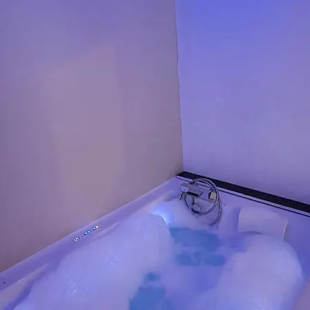 Bain Balneo Independante Penzion 3*